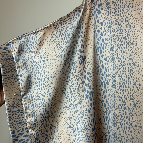 JODIFL Cream and Blue Printed Top Size L - Picture 4 of 8